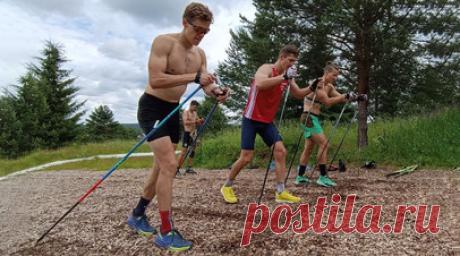 Пополнение у Сориных, зеркало Большунова и вещий сон Ступак: российские лыжники продолжают подготовку к новому сезону. Подготовка российских лыжников к новому сезону в самом разгаре. Июнь практически все спортсмены провели в Малиновке. За исключением Татьяны Сориной, у которой родился малыш. Однако и она уже на следующем сборе планирует начать тренировки. Александр Большунов поразил специалистов скрупулёзным подходом к отработке техники, заставляя возить перед собой по трассе зеркало. Мария…