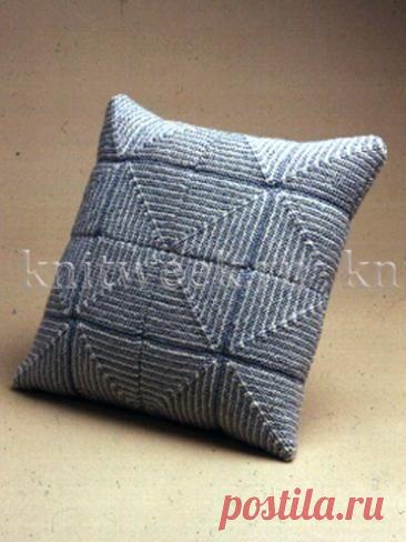 Чехол на подушка в пастельных тонах из двухцветных квадратов в стиле "пэчворк". Спицами. / knitweek.ru