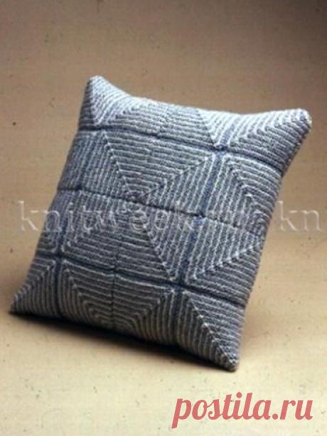 Чехол на подушка в пастельных тонах из двухцветных квадратов в стиле &quot;пэчворк&quot;. Спицами. / knitweek.ru