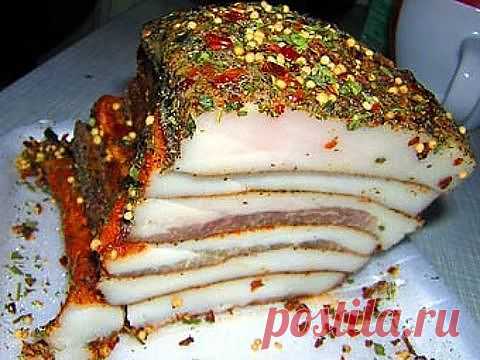 Сало.

... Продукт уникальный, поверьте:
Спрячь шмат за четыре забора.
Скажите: Какая охрана
Сумеет дождаться с ним вора?

Будите меня среди ночи,
Пытайте меня, чем попало,
Я как боевой тамагочи
Кричу всем: «Да здравствует САЛО!»

К горилке и к водочке Русской
Оно, безусловно, на месте:
Стоит пред любою закуской.
Хотите, попробуем вместе?!.