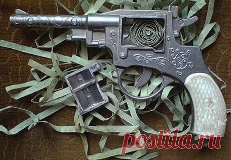 Пистолеты советских мальчишек / Назад в СССР / Back in USSR