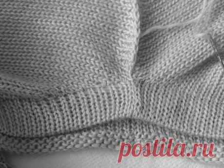 Быстрый способ обработки горловины с помощью вязальной машины Иногда хочется обработать горловинку как-то не стандартно, не классической кеттлевкой. Представляю небольшой мастер-класс по обработке горловинки. Изделие было связано из пряжи кашемир/шелк Dream в 4 сложения. 2660 м 100 г.