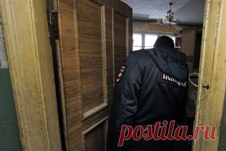 Многодетная россиянка рассказала о попытках изъять детей из-за шалости сына. Многодетная мать-одиночка из Челябинска Кристина Н. рассказала, что сотрудница подразделения по делам несовершеннолетних (ПДН) забрала ее восьмилетнего сына и двух младших дочерей после того, как старший мальчик поджег бумажку в ванной комнате. У нее якобы пытаются изъять троих детей из-за одной детской шалости.