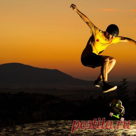 Тот, кто победил себя Собой, тот себе друг, а у того, кто не победил себя, "я" выступает как его враг, словно настоящий неприятель.
(Бхагавадгита)