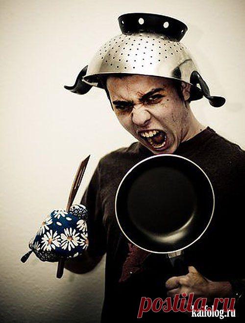 8е Марта ... Утро…  Встаю, иду в ванную. Тут крик мужа из кухни: " А ну, бл*ть, легла обратно в кровать, я щас кофе принесу!!! "