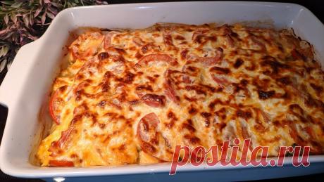 Сочное Куриное Филе и Картошка! Очень вкусная Курица в духовке "По-Королевски"! Простой рецепт! Куриное филе 700 грКартофель  1,5 кгЛук 1 шт, 230 грПомидор  2 штСоевый соус 4 ст. ложкиМасло растительное 2 ст. ложкиСыр твердый 150 грПриправа для курицы 2 ч. ложкиПаприка 2 ч. ложкаСоль 1 ч. ложка Итальянские травы 1 ч. ложка