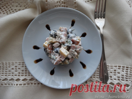 Салат с маслинами, сыром и ветчиной