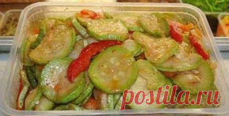 Очень вкусная закуска из кабачков по-корейски отлично подойдет к праздничному столу! А также ее можно заготовить впрок. 4 Ингредиенты для приготовления закуски из кабачков: молодые крепкие кабачки – 2,5 кг.; лук репчатый – 0,5 кг.; морковь – 0,5 кг.; сладкий перец – 5 штучек среднего размера; чеснок – 200 г.; зелень разная (укроп, кинза, сельдерей, петрушка) – сколько хотите; маринад: растительное масло – 1 стакан; сахарный песок – 1 стакан; уксус 9%-ный — 150 мл.; соль – ...