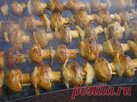 Грибы с салом и перцем на углях