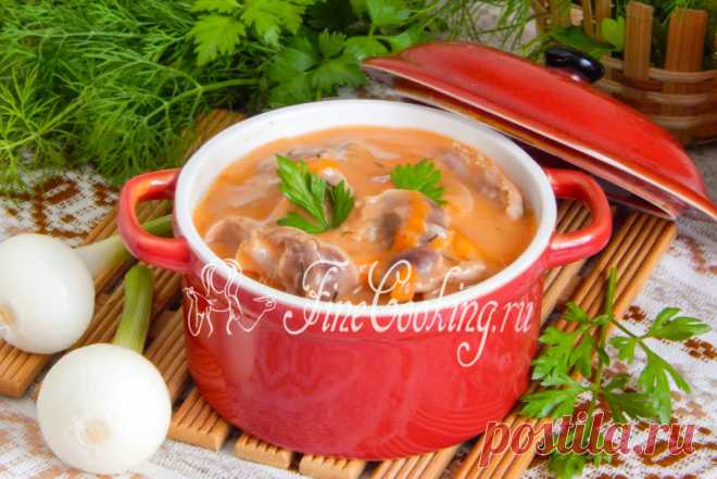 Гуляш из куриных желудков Сегодня на обед у нас довольно легкий как для пищеварения, так и в приготовлении, гуляш из куриных желудочков.