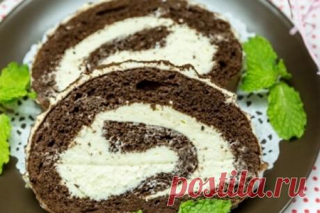 Обалденный шоколадный бисквит со сливочным кремом Представляем вашему вниманию рецепт очень интересного бисквитного рулета, который придется по душе каждому