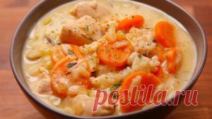 Нежный и сытный рецепт - 
Рисовый суп на мясном бульоне - просто и быстро! 
Ингредиенты - сливочное масло, лук, морковь, сельдерей, куриная грудка, тимьян, чеснок, мука, сливки, рис, куриный бульон, соль, перец.