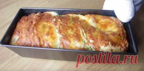 Рецепт чесночного пирога с зеленью и сыром