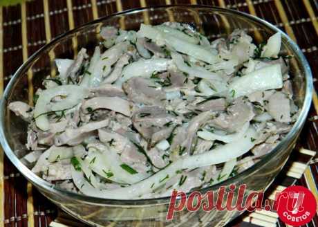 Маринованные куриные желудочки.
Бюджетная, но вкусная закуска.
Продукты:
700-800 гр.куриных желудков
2 луковицы
5 зубчиков чеснока
зелень укропа
50 гр.растит.масла
50 гр.9%-го уксуса
2 стол.ложки соевого соуса
1/2 чайн.ложки соли
1/2 чайн.ложки сахара
молотый чёрн.перец
Промытые желудочки отварить в подсоленной воде ~1,5 часа.Остудить и нарезать крупной соломкой.Затем нарезать п/кольцами лук.Сложить в небольшую мисочку и залить уксусом на полчаса,периодически помешивая.
На...