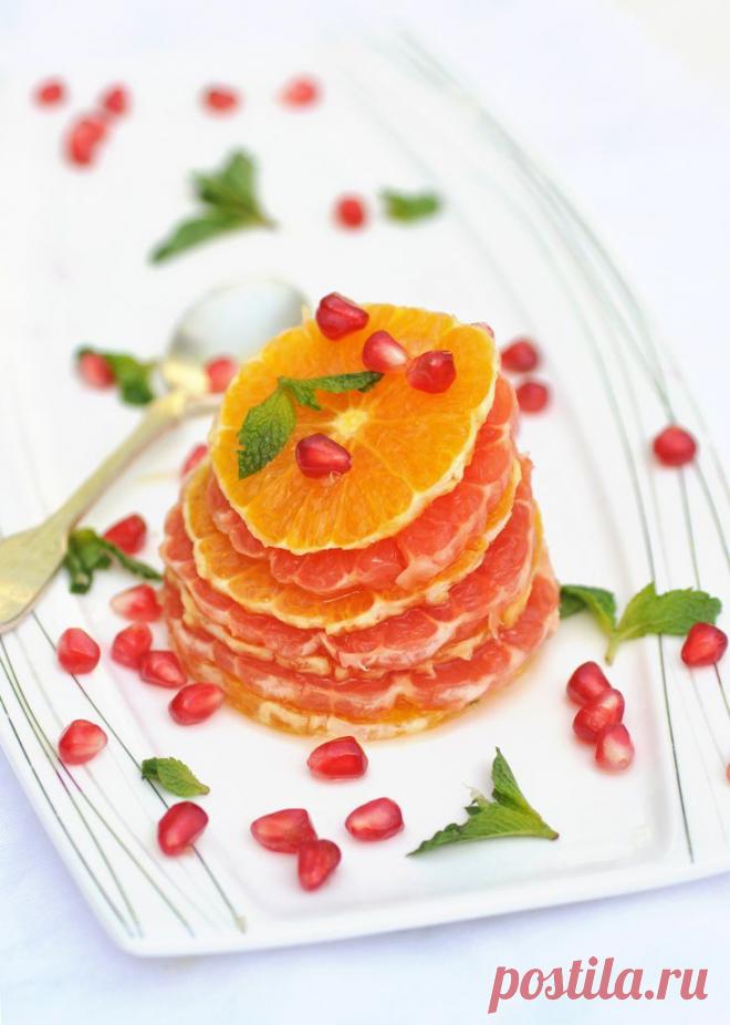 Цитрусовый салат, с зернами граната и листочками мяты. Весь рецепт на картинке.