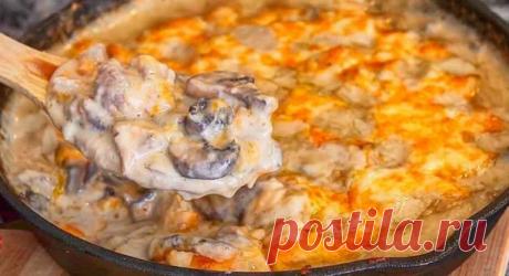 Самый вкусный жульен с курицей и грибами! На сковороде!
Не знаю ни одного человека которому не понравился бы этот рецепт!

Ингредиенты:

·Филе куриное - 400 г
·Грибы шампиньоны - 300 г
·Лук репчатый - 100 г
·Сливки 20-30% - 200 мл
·Сыр твердый - 150 г
·Масло растительное - 2 ст. ложки
·Соль - по вкусу
·Перец черный молотый - по вкусу
·Зелень (базилик или салатные листья) - для украшения

Приготовление :

1. Куриное филе нарежьте небольшими кусочками.
2. Курицу обжарьте на ...