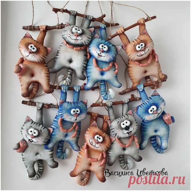 Кот с сосисками