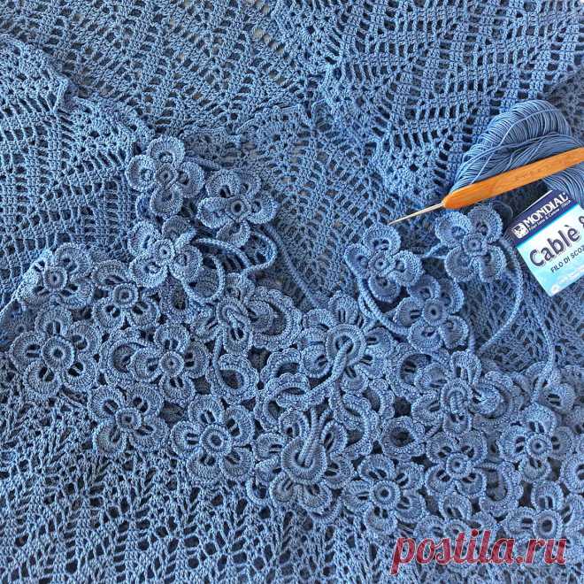 Вязаные цветы - простой и красивый способ декора (примеры моделей бренда Oscar de la Renta) | Вязание крючком с Захарченко Ольгой | Дзен