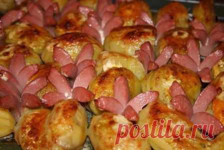 Картофель запеченый с сосисками | Вкусный каприз.