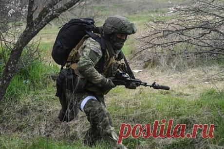 Инструкторы российской ЧВК «Волки» рассказали о подготовке штурмовиков. Инструкторы частной военной компании «Волки» рассказали о подготовке штурмовиков, бывших заключенных из отрядов «Шторм Z» и казаков-добровольцев на полигоне в Донбассе. По их словам, бойцы упражняются в стрельбе почти круглосуточно, отрабатывая в том числе приемы, которым ранее обучали только в спецподразделениях.