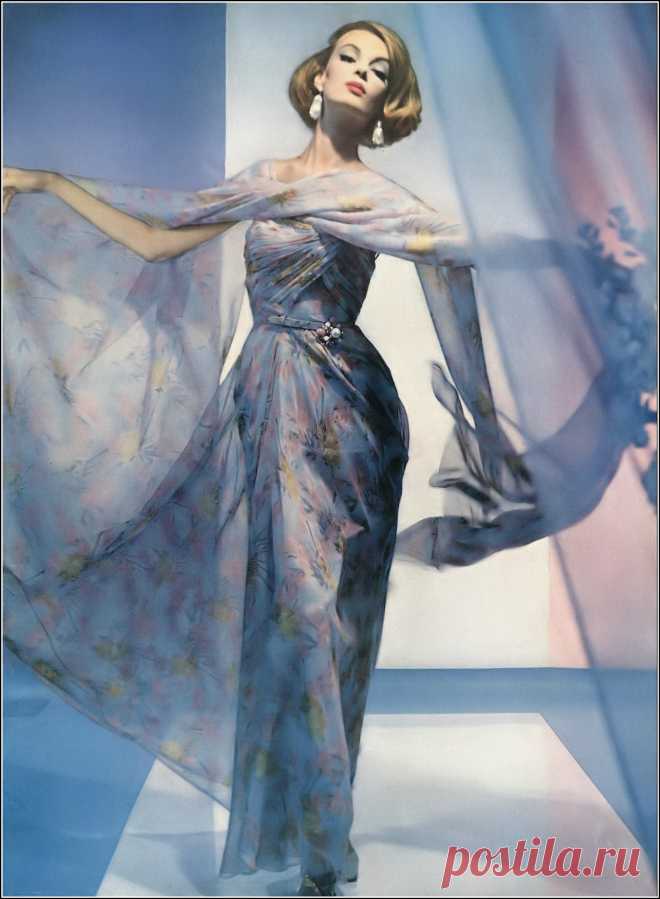 Nena von Schlebrugge, photo by Horst, Vogue, March 15, 1962