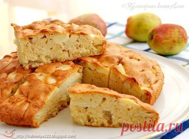 Очень вкусная шарлотка-лентяйка | Вкусные рецепты Очень вкусная шарлотка-лентяйка Нам понадобится : 9 столовых ложек растительного масла без запаха пол стакана сахара стакан муки 3 яйца