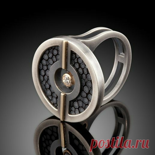 Кольцо. Женское кольцо. Бесцветный бриллиант. Желтое золото.