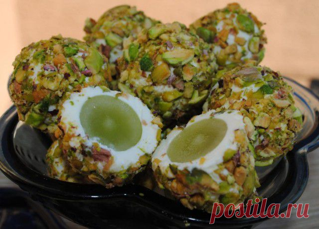 Сырные шарики с виноградом и фисташками (закуска)