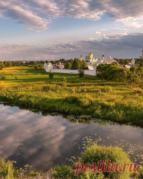 Вечер в Суздале.
📷 Аня Юхова