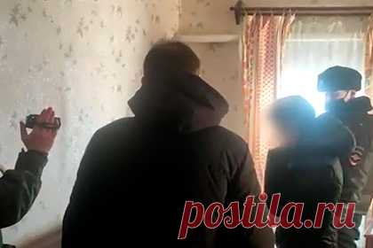 Крестная брошенных российских детей в овраге рассказала о странностях их матери. Крестная замерзших в овраге детей в селе Прокудино в Саратовской области рассказала о их матери. По словам женщины по имени Полина, мать детей была странной. Односельчанка отметила, что женщина «витала в облаках». Из-за ссоры с учителями ее сын не посещал школу, также дочь не ходила в детский сад.