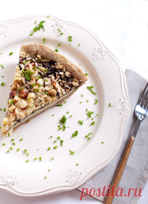 Эльзасский киш с грибами и орехами.