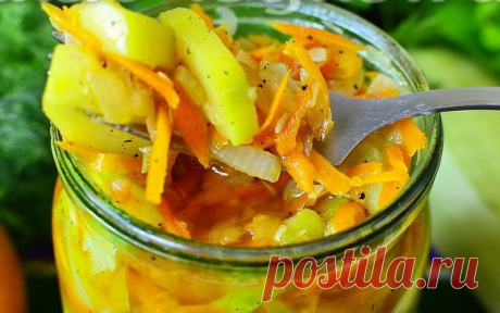 Салат из кабачков и моркови.
