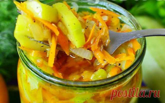 Салат из кабачков и моркови.