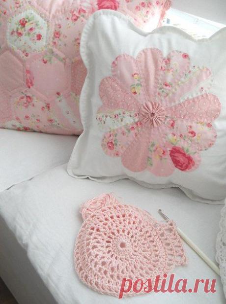 Подушка-цветок из лоскутов — Рукоделие