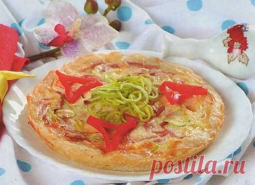 Луковый пирог, почти что пицца..