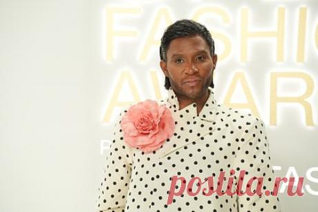 Стилист Зендеи появился на публике в женском платье. Американский художник по костюмам Лоу Роуч появился на публике в традиционно женской одежде и привлек внимание фотографов. Стилист Зендеи посетил церемонию вручения премии CFDA Fashion Awards, которая состоялась в Нью-Йорке. Гостя мероприятия запечатлели в белом платье длины макси в черный горох.