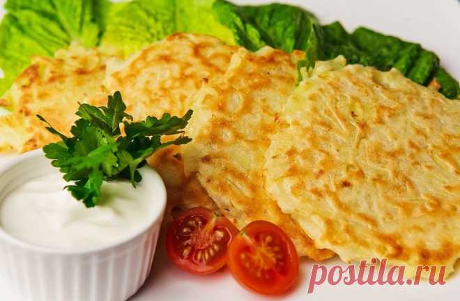 Картофельные драники - 6 лучших рецептов на любой вкус! 

Картофельные драники — неотъемлемый атрибут белорусской кухни. Традиционно их готовят из тертого картофеля с добавлением небольшого количества соли. Да-да, лишь картофель и соль… В европейских стран…