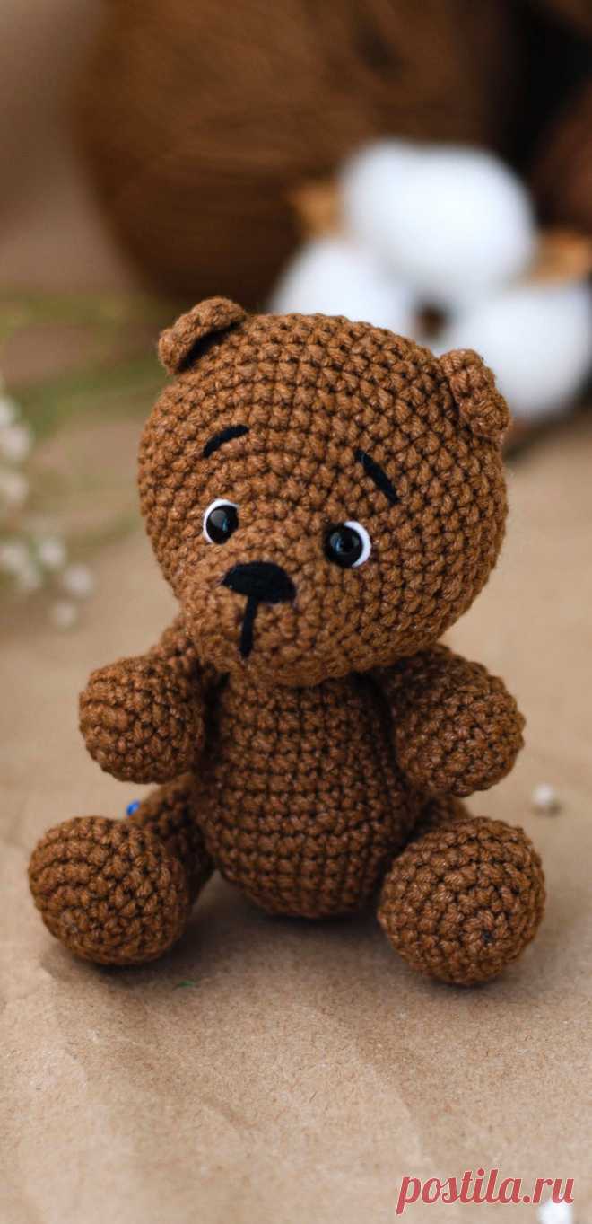 PDF Медвежата крючком. FREE crochet pattern; Аmigurumi animal patterns. Амигуруми схемы и описания на русском. Вязаные игрушки и поделки своими руками #amimore - медведь, маленький медвежонок, мишка.