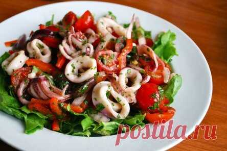 Салаты с кальмарами: 20 самых вкусных и простых рецептов