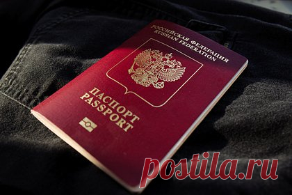 Россиянка взяла в рот паспорт в аэропорту Турции и не смогла пройти таможню