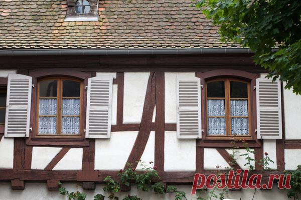 Необычная отделка сарая в духе фахверка