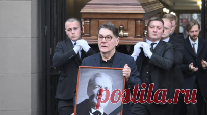 В Театре Вахтангова завершилось прощание с артистом Владимиром Симоновым. На исторической сцене Театра Вахтангова завершилась церемония прощания с артистом Владимиром Симоновым. Читать далее