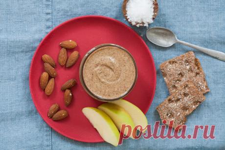 Puter od badema Recept za domaći puter od badema. Informacije o samoj namirnici, kao i nekoliko zanimljivih predloga za korišćenje i služenje.