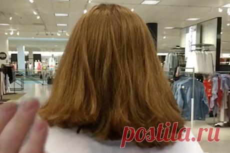 Девушка неудачно состригла длинные волосы в салоне и проплакала шесть дней. Блогерша Клэр Келли неудачно состригла длинные волосы в салоне и проплакала шесть дней. На размещенных кадрах девушка продемонстрировала, как выглядела до получения парикмахерской услуги. Так, у нее были длинные ровные пряди, собранные в хвост. Затем она продемонстрировала фото желаемой прически.