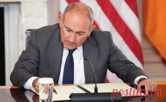 Пашинян рассказал, как подписанная в США декларация повлияет на Россию. Подписанная в США трехсторонняя декларация с Арменией и Азербайджаном может предоставить «неплохую» возможность для экономического сотрудничества между Ираном и США или Россией и США, заявил журналистам армянский премьер-министр Никол Пашинян, передает «Sputnik Армения».
