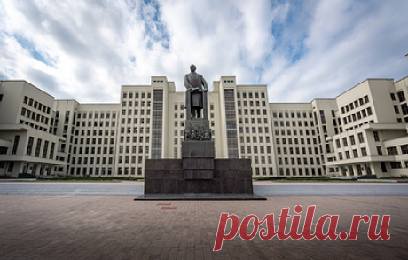 Белорусские депутаты приняли закон о смертной казни для чиновников за госизмену. Документом также предлагается установить размер штрафа за антигосударственные преступления в пределах от 500 до 50 000 базовых величин