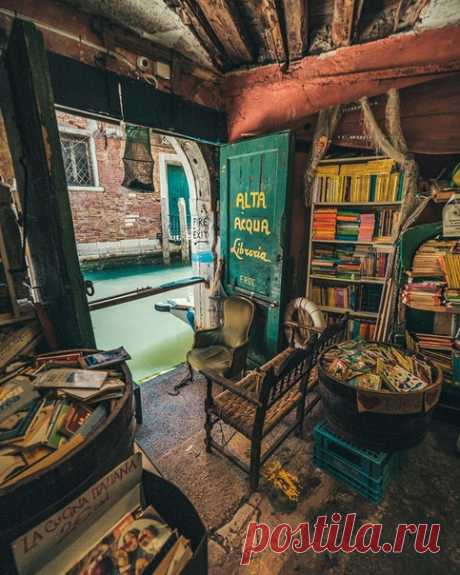 Книжный магазин в Венеции