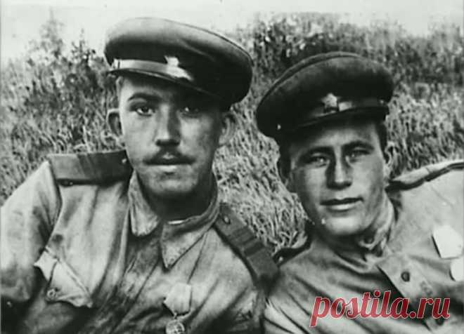 Армейские фотографии советских актеров. Настоящие защитники Отечества! | Чёрт побери Через армейские будни прошли многие известные люди: им знакомы все стороны жизни в солдатском строю. Сегодня в нашей подборке 14 советских актеров во времена их службы в армии. Как давно это было! 1. Юрий Никулин 2. Павел Винник 3. Кирилл Лавров 4. Алексей Ванин 5. Леонид Гайдай 6. Николай Боярский 7. Георгий Юматов 8. Петр Глебов 9. Владимир Басов 10. Владимир Гуляев 11. Евгений Весник 12...
