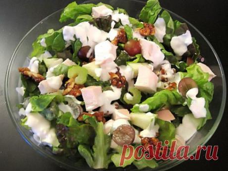 Как приготовить салат «Гурман» с грудкой цыпленка и виноградом Еще один салат можно приготовить на новогодний ужин вместо традиционного оливье и удивить гостей неожиданными всплесками разнообразных вкусов. | Рецепты в саквояже