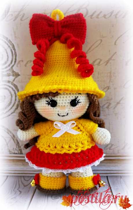 PDF Пупс-малышка Колокольчик школьный крючком. FREE crochet pattern; Аmigurumi doll patterns. Амигуруми схемы и описания на русском. Вязаные игрушки и поделки своими руками #amimore - Кукла, doll puppet, muñeca boneca, poupée, puppe, panenka, bebek, lalka. Amigurumi doll pattern free; amigurumi patterns; amigurumi crochet; amigurumi crochet patterns; amigurumi patterns free; amigurumi today.